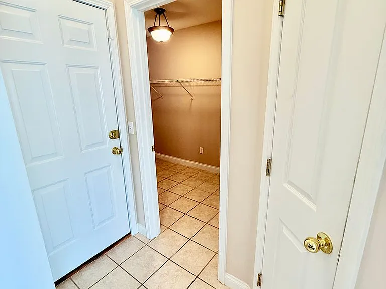 1148 S Elmwood Ave — Photo 13