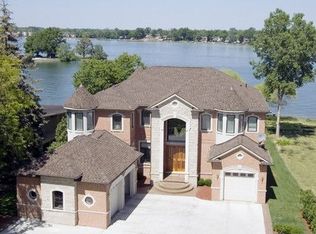3540 Wards Pointe Dr, Orchard Lake, MI 48324