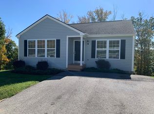 170 Robin Hood Dr, Christiansburg, VA 24073