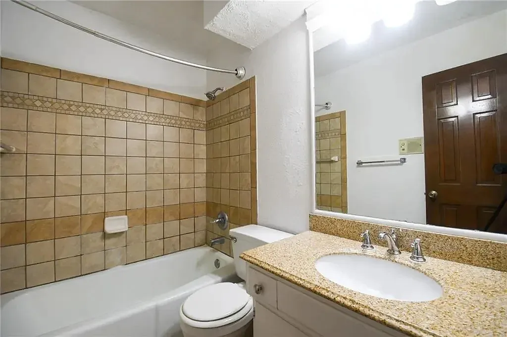 209 Pine Street - 9 — Photo 4