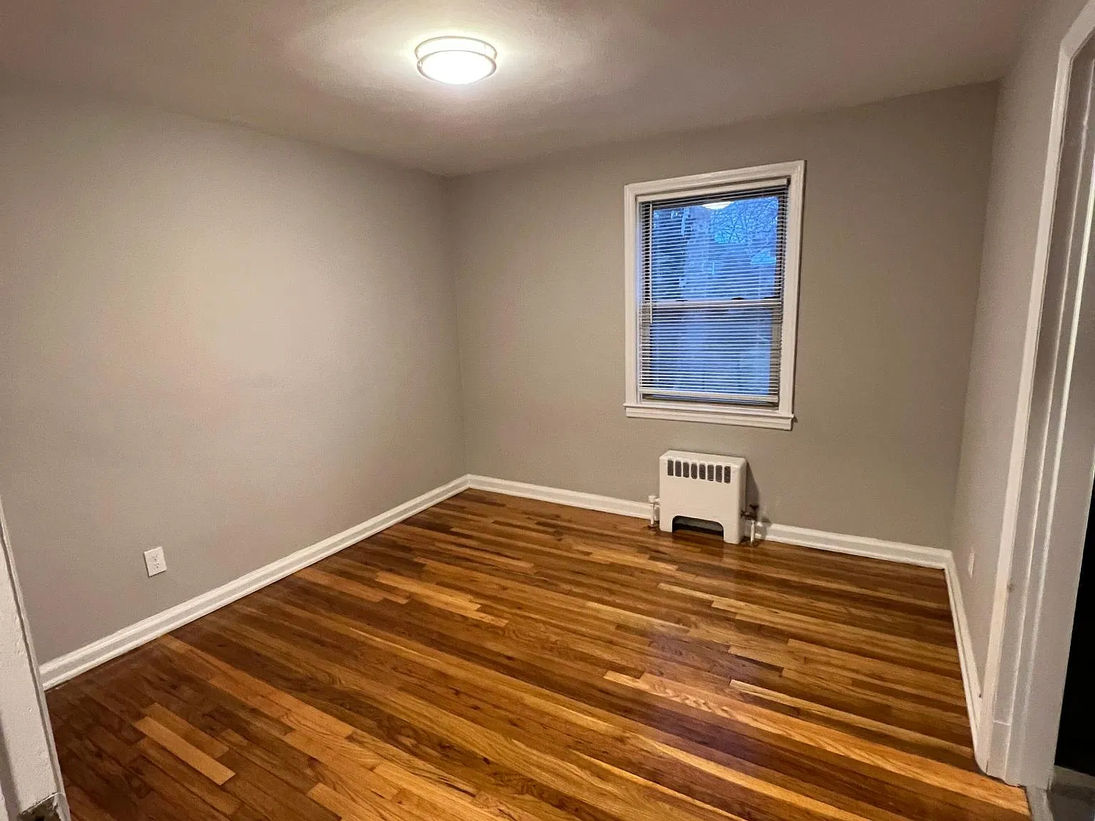 2 bed, 900 sqft, $3,000 — Photo 4