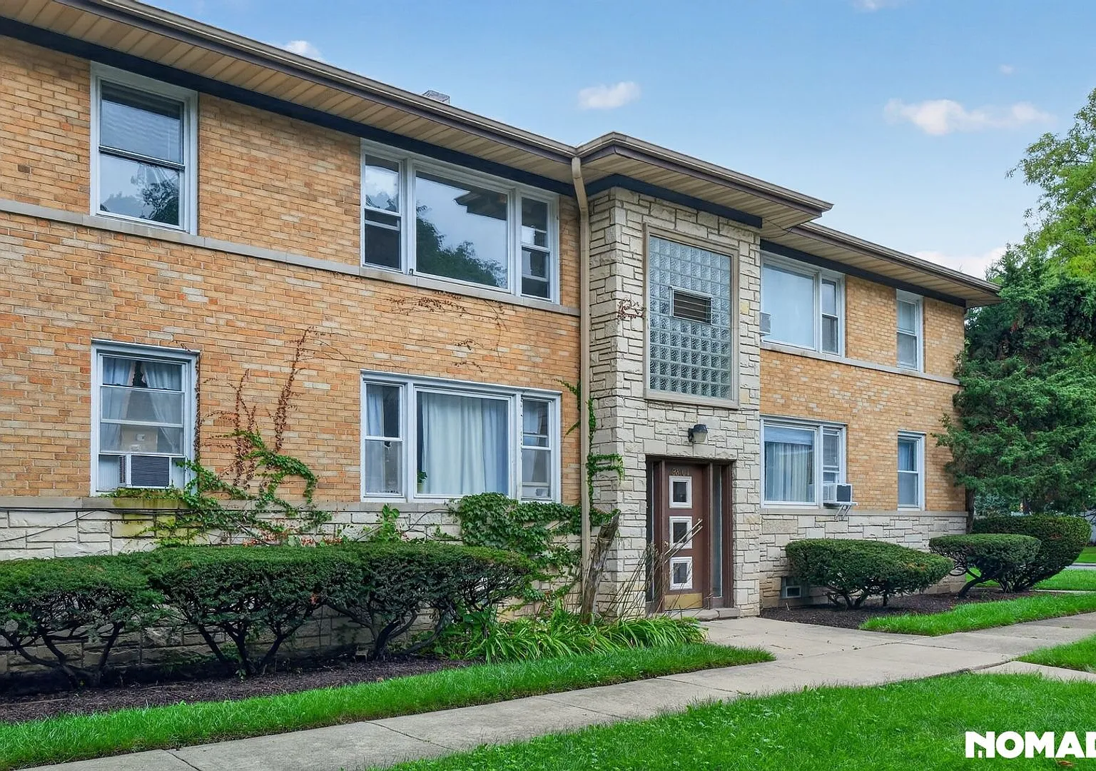 Charming 2BR Condo in Franklin Park — Photo 3