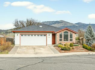 160 Meadow View Dr, Phoenix, OR 97535