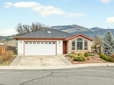 160 Meadow View Dr, Phoenix, OR, 97535
