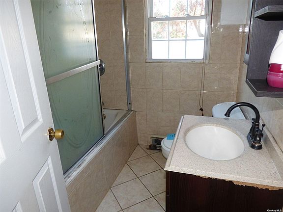 5th image of 415 King St