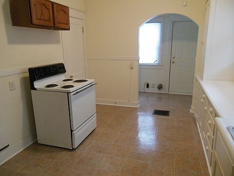 2nd image of 3607 Graceland Ave