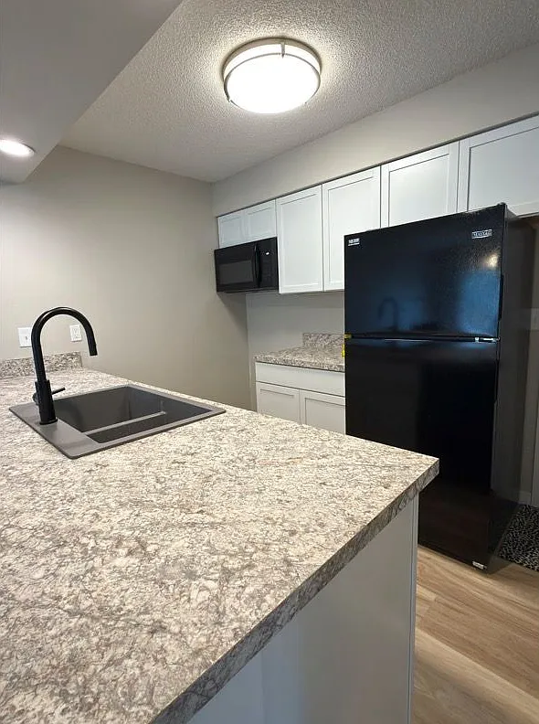 3 bed, 1.5 bath, 1420 sqft, $1,725 — Photo 2