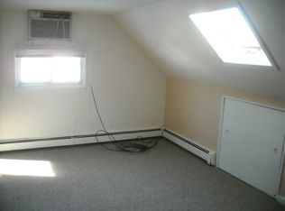 16 Table Ln, Hicksville, NY 11801