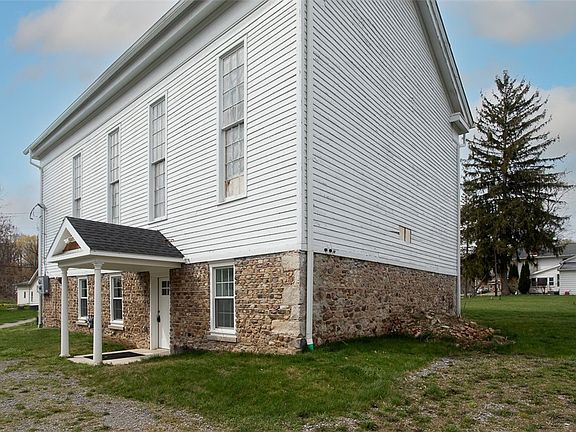 2nd image of 3333 Fowlerville Rd