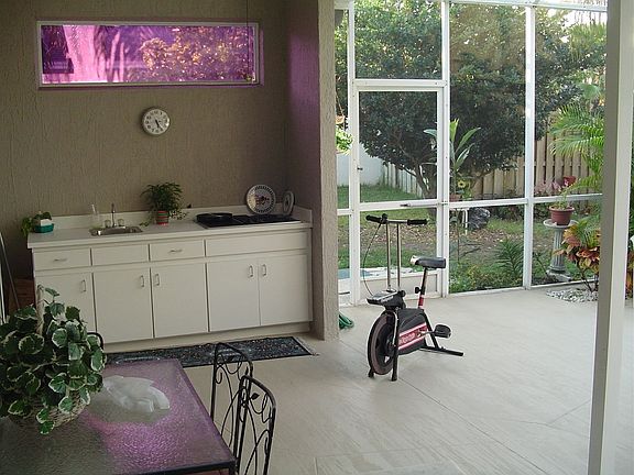 LOOK! Outdoor kitchen included!