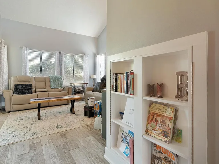 800 Bay Dr #10 — Photo 18