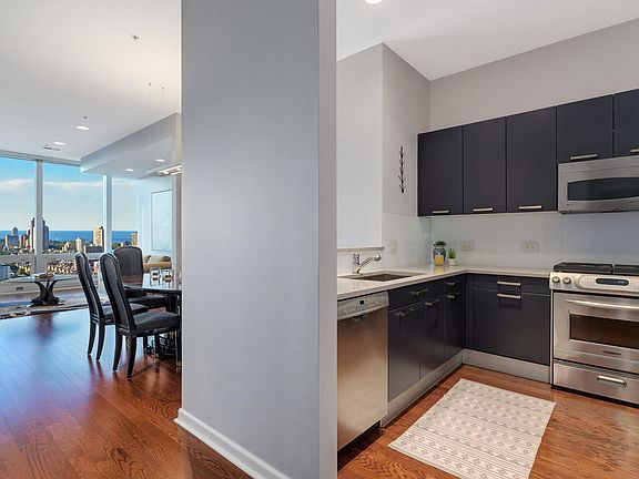 5th image of 500 W Superior St Unit 2208