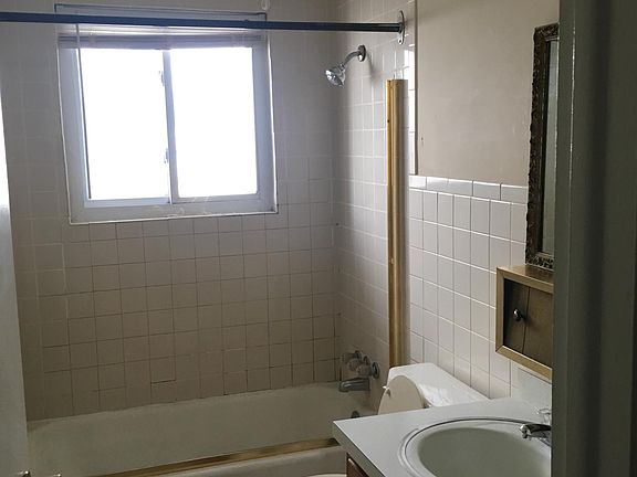 5th image of 903 W Macqueen Ave