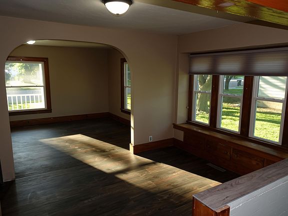 5th image of 208 N Main St