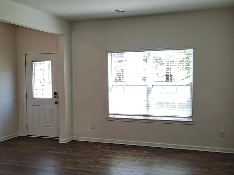 1527 Sergeant Ln — Photo 6