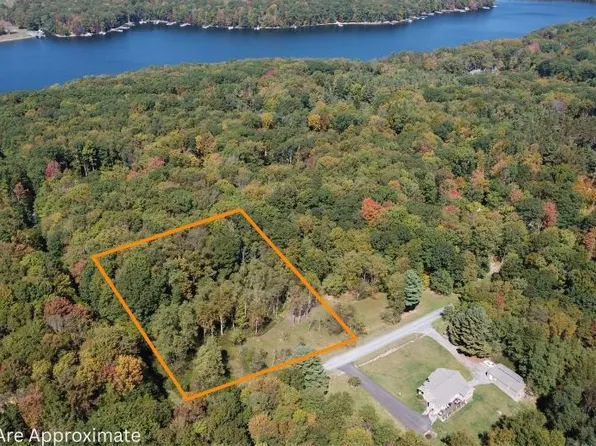 28 Wild Turkey Ln, Oakland, MD 21550