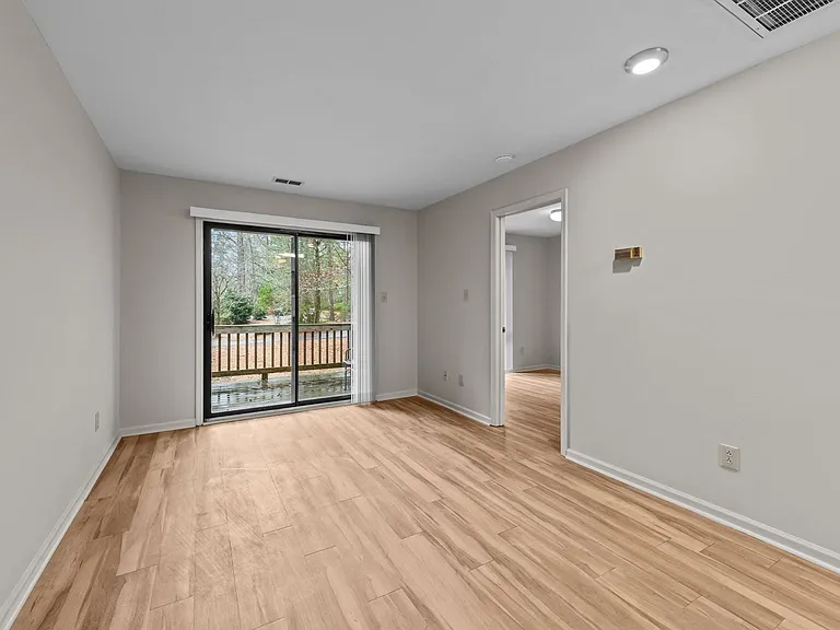 117 Bernhurst Rd — Photo 9