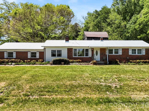 18 Hilda Ln, Mills River, NC 28759