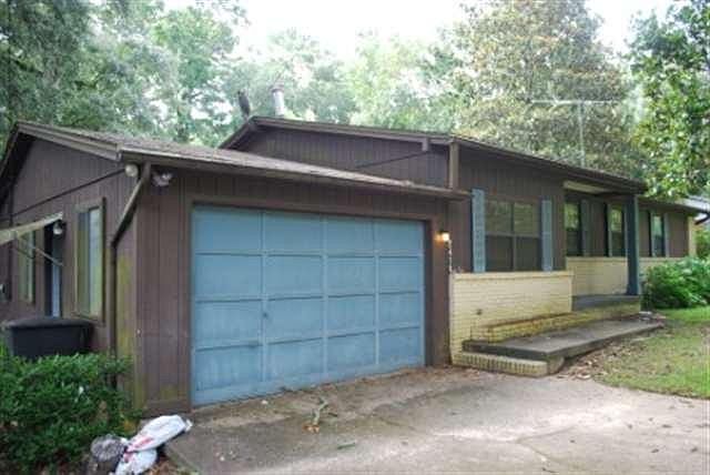 1st image of 2415 Banyan Dr