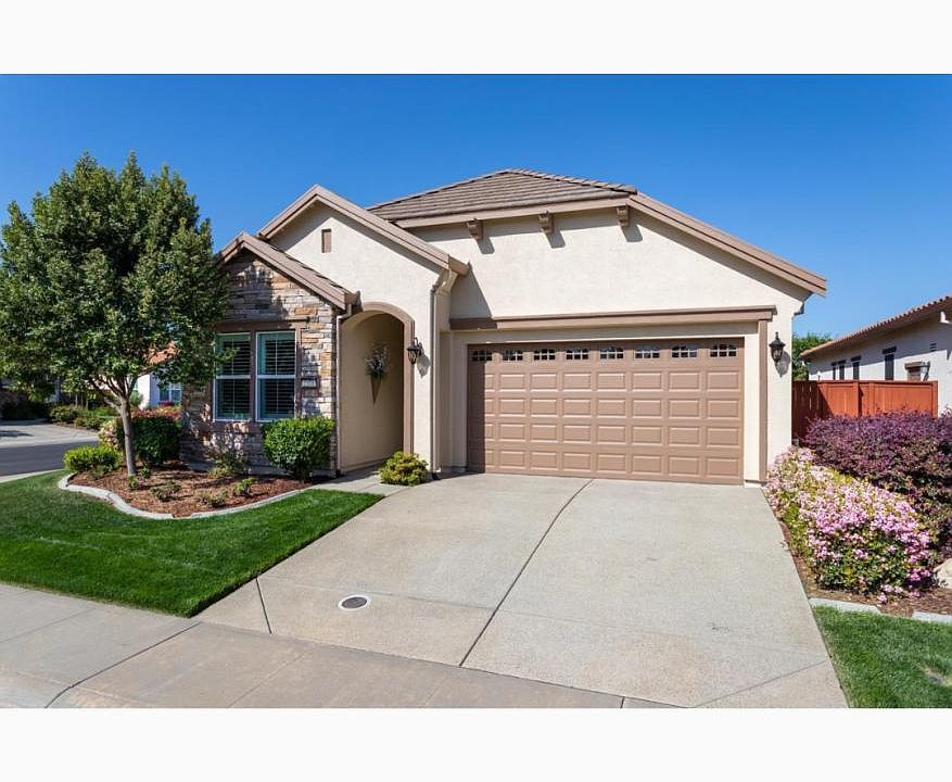 Front yard maintained by HOA included in rent. Corner lot adds privacy and alot of light in this stunning home.