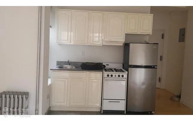 Rented by Douglas Elliman | media 14