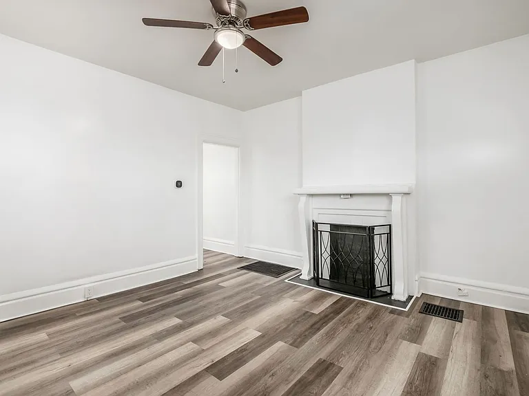 1421 Gault St — Photo 23