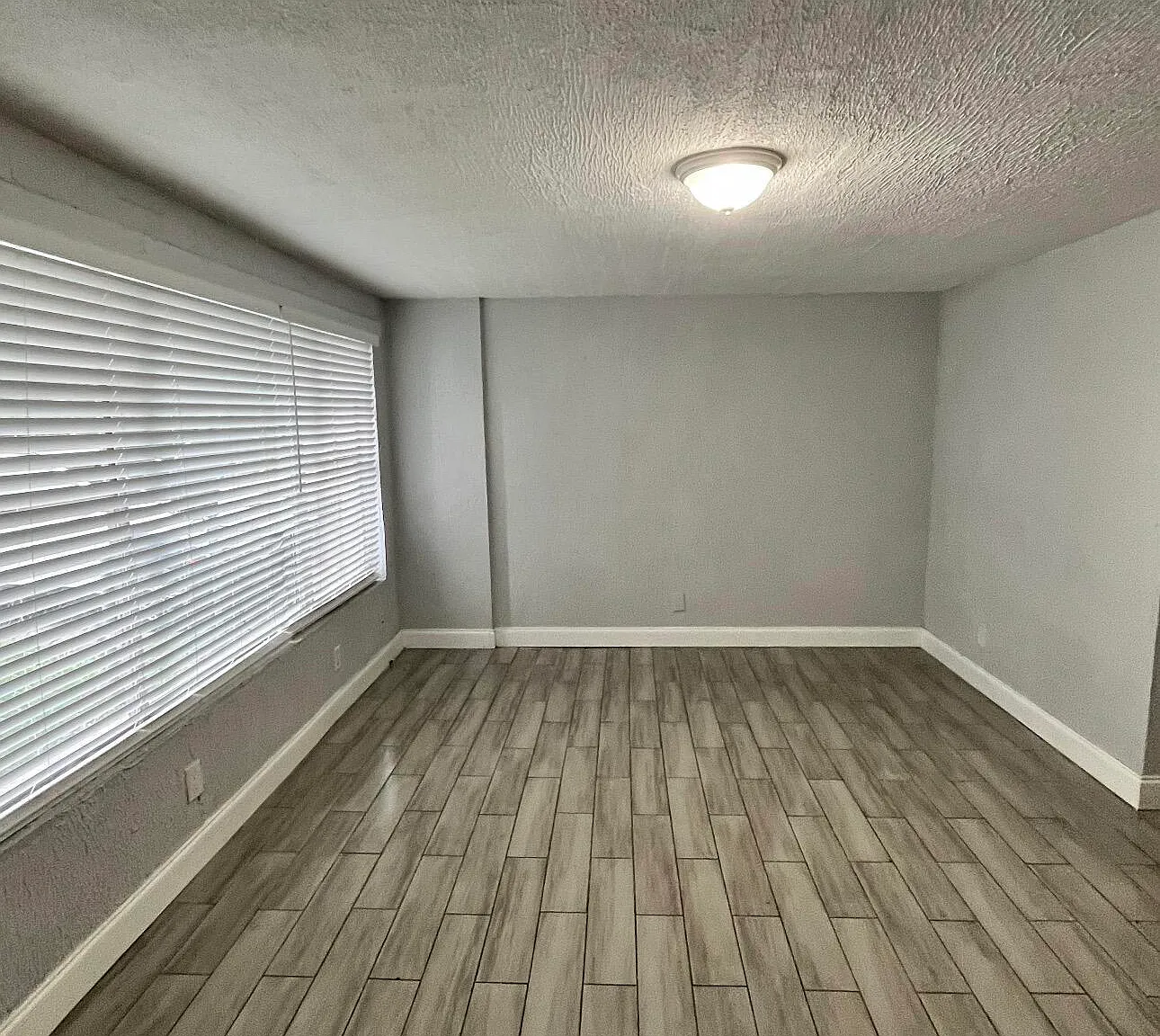 3 bed, 1.0 bath, 1008 sqft, $1,095 — Photo 4