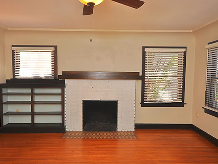 702 Leonard Ave — Photo 3