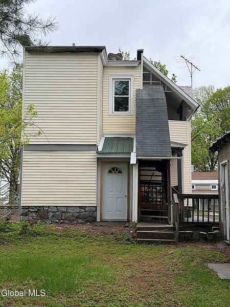 5th image of 16 Montcalm Street