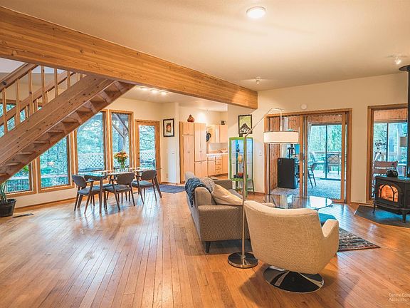 5th image of 60755 River Bend Dr