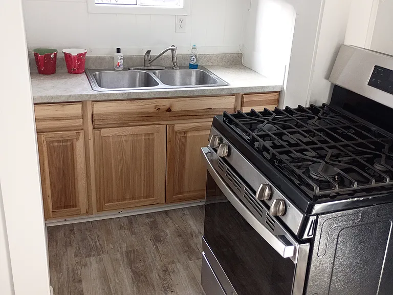 602 E 9th St #A — Photo 4