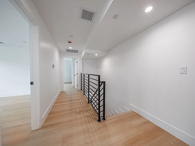2026 Luxury 3, 4 & 5 Bed Townhomes — Photo 47