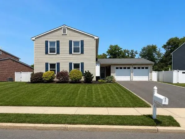 3 Hearth Court, Howell, NJ 07731