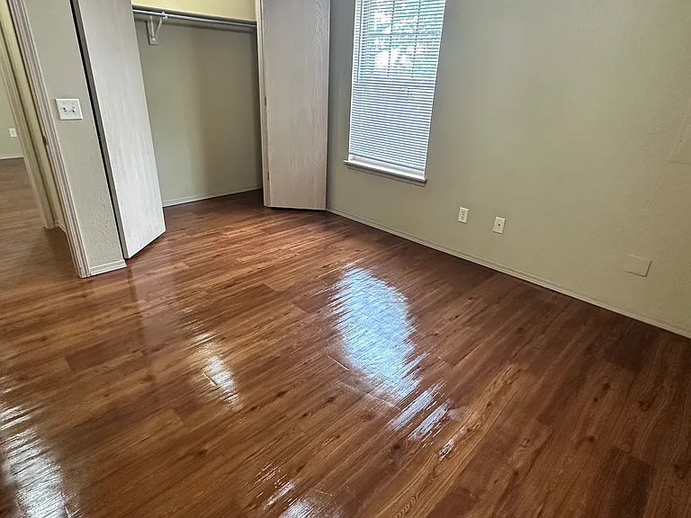 877 Meadowlands Dr — Photo 3