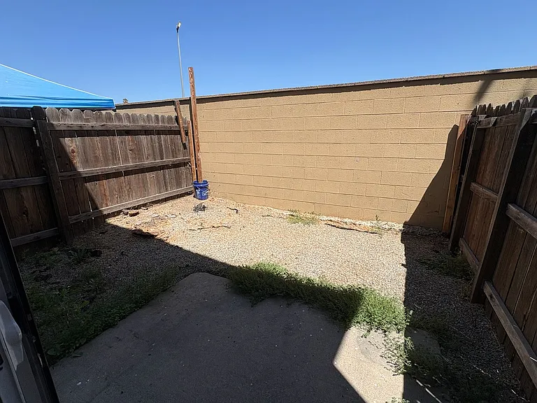1007 E Deodar St #D — Photo 17