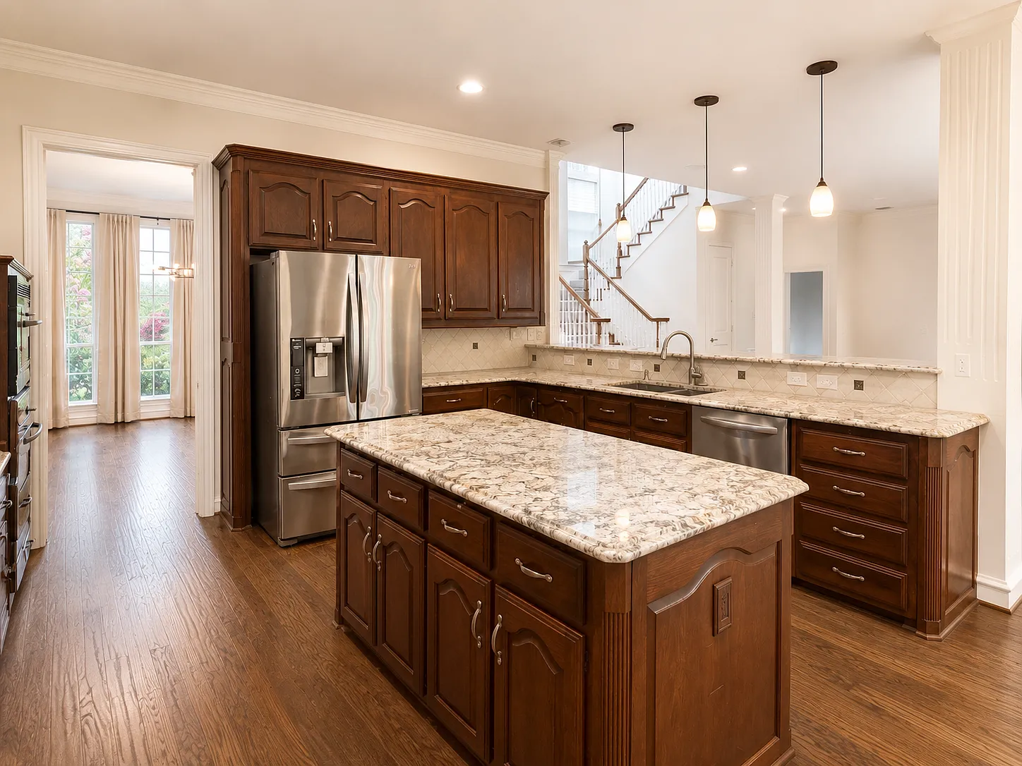 5 bed, 3253 sqft, $4,250 — Photo 2