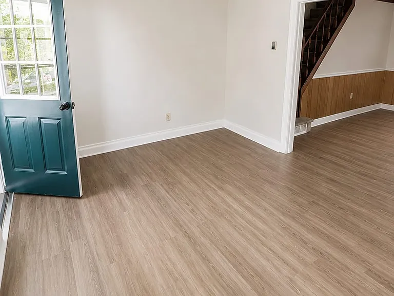 814 Dale St — Photo 2