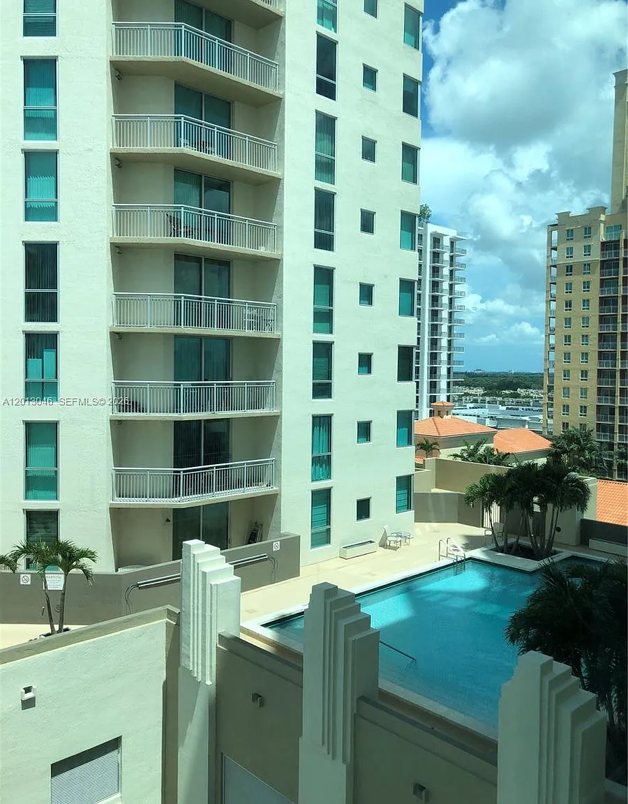 Metropolis I At Dadeland — Photo 2