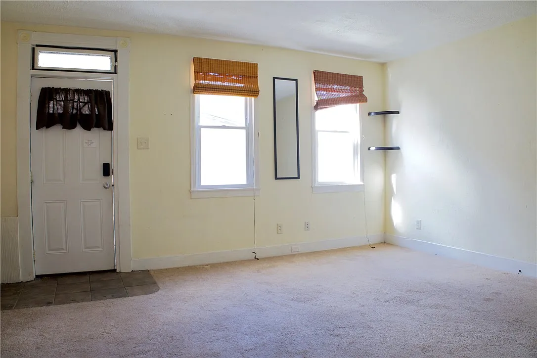 2 bed, 1.5 bath, 1392 sqft, $1,600 — Photo 4