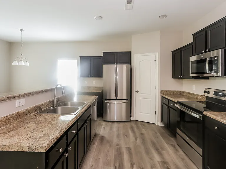 6315 Sydney Mae Ln — Photo 8