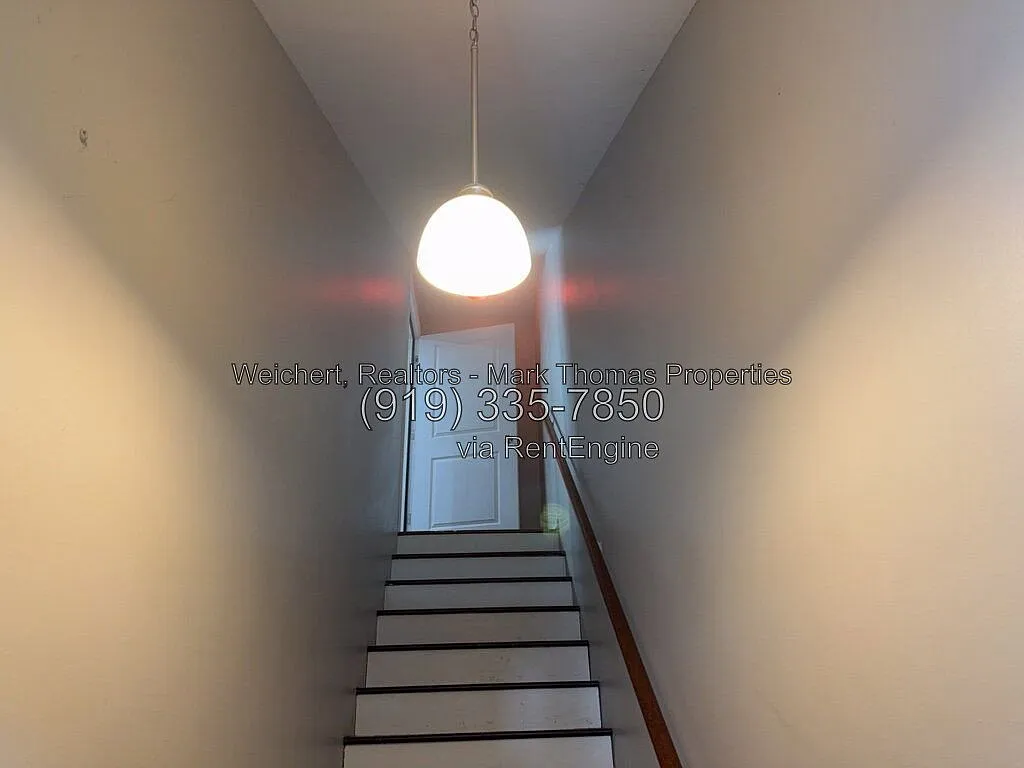 2 bed, 1.0 bath, 1076 sqft, $1,560 — Photo 3