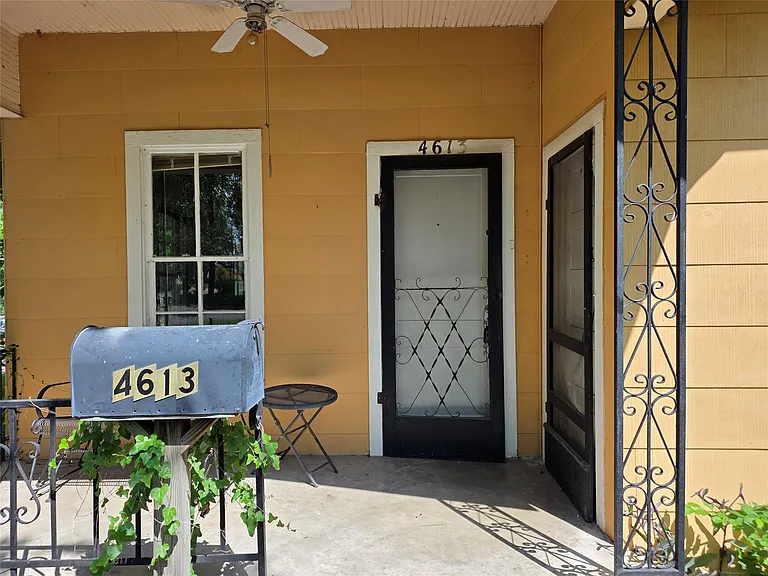 4613 Avenue G — Photo 3