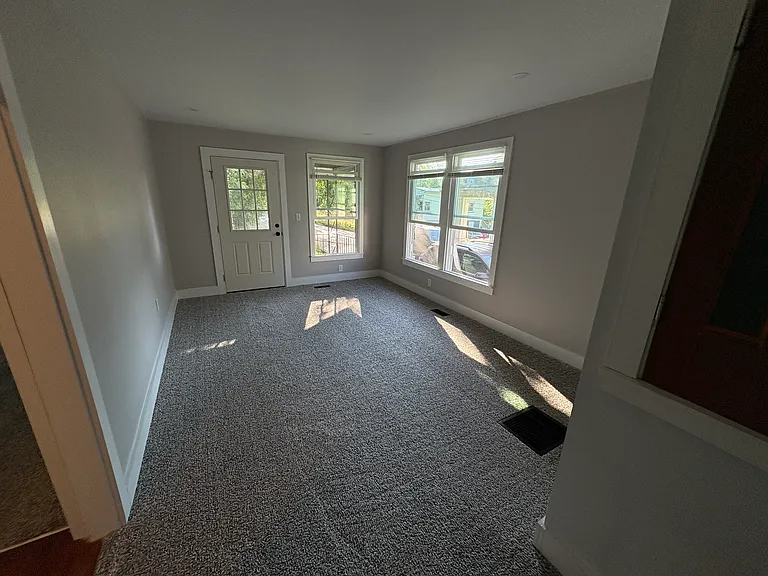 119 Capitol Blvd — Photo 2