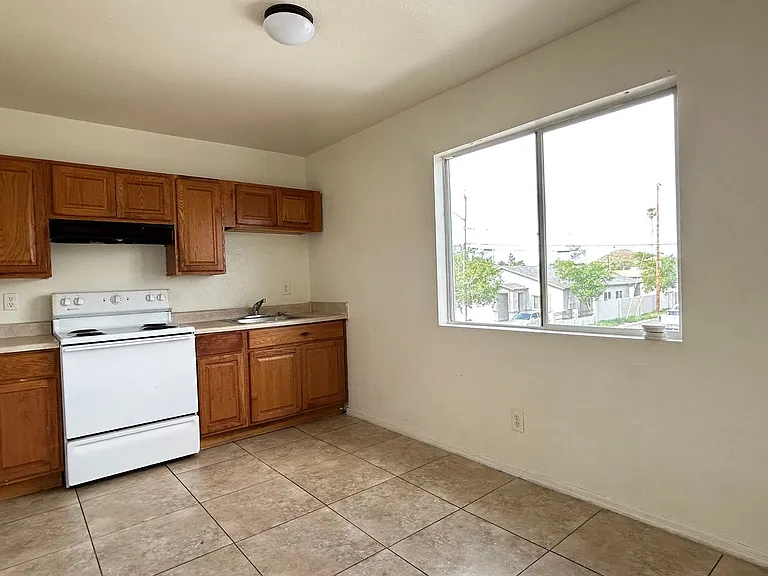 1321 W Vogel Ave #6 — Photo 8