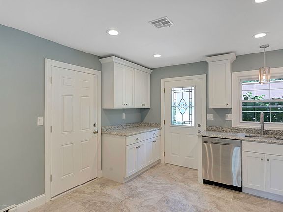 4th image of 263 Kingston Ct #B