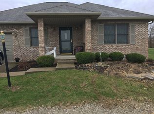 602 Longcastle Dr, Greencastle, IN 46135