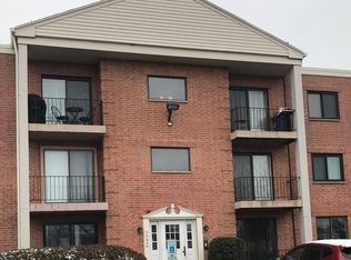 5403 Chateau APT 2, Rolling Meadows, IL 60008