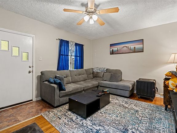 4th image of 821 George St