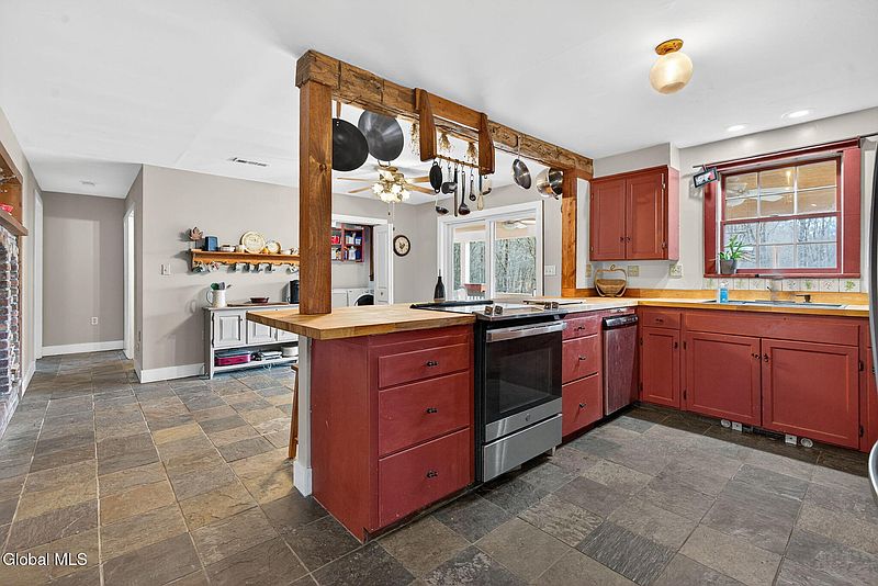 5th image of 427 Gilchrist Hill Road