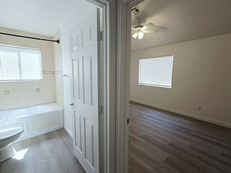 1612 N Torrey Pines Dr #104 — Photo 29
